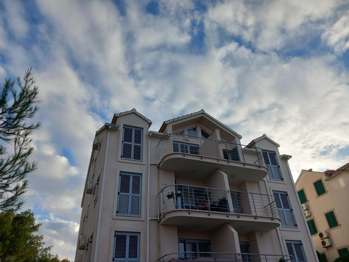 25 King'S Landing In Supetar Apartment Exterior photo