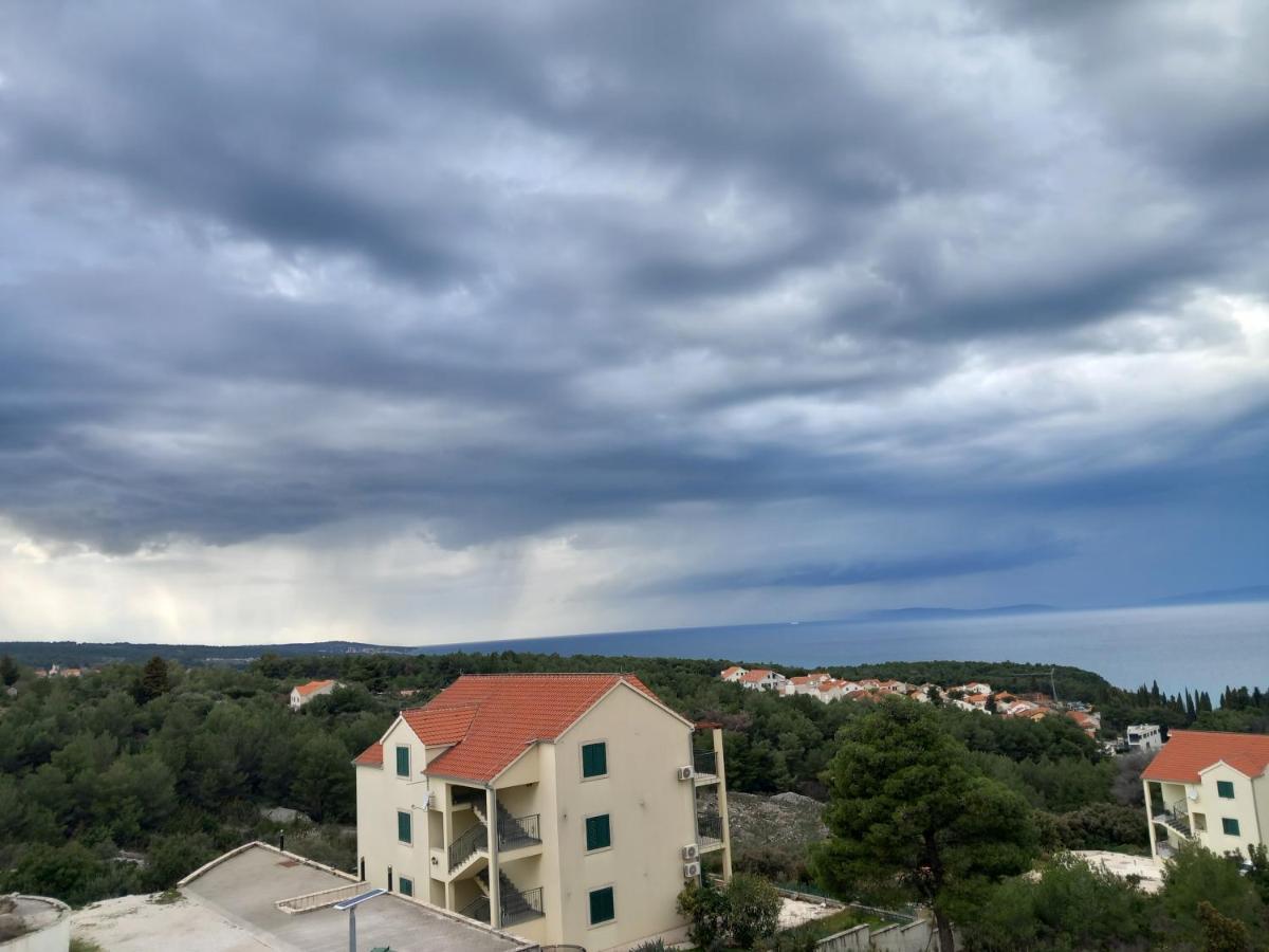 25 King'S Landing In Supetar Apartment Exterior photo